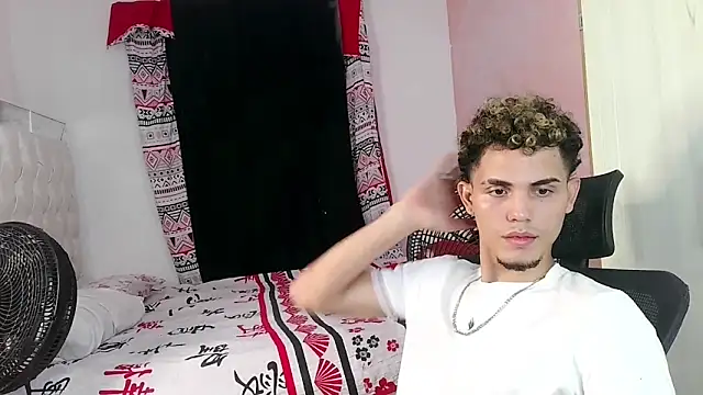 MischievousDuo online show from December 1, 2025, 5:45 am