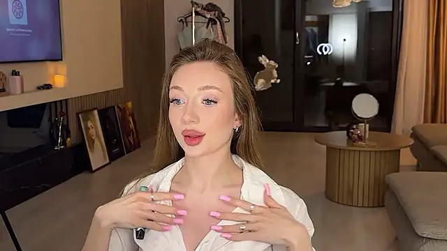 Jolienne online show from June 4, 2026, 8:48 pm
