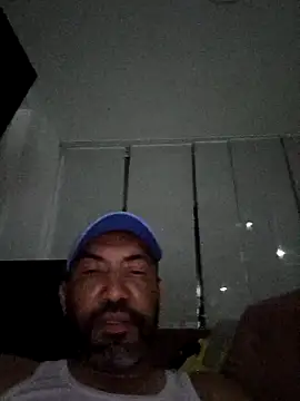 Calloyero2000 online show from May 6, 2026, 6:19 am