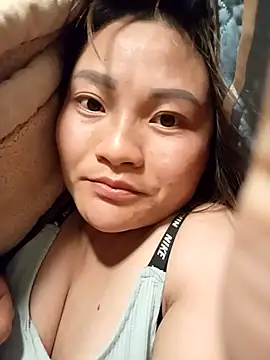 Snapshot of Lee-Thee chatting on November 19, 2025, 1:33 pm Lee-Thee online show from November 19, 2025, 1:33 pm