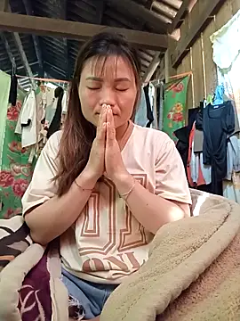 Snapshot of Lee-Thee chatting on November 28, 2025, 1:19 am Lee-Thee online show from November 28, 2025, 1:19 am