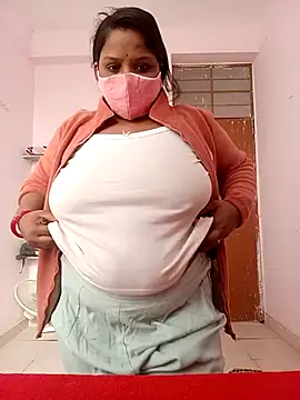 CUTE-LOVE-SWEETS online show from January 12, 2026, 4:39 am