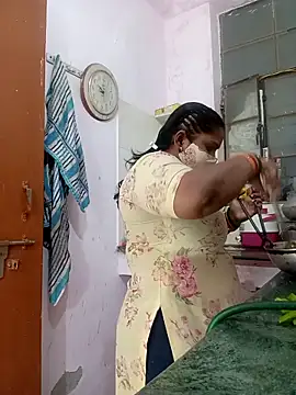 CUTE-LOVE-SWEETS online show from April 11, 2026, 3:16 pm