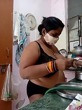 CUTE-LOVE-SWEETS online show from April 13, 2026, 3:50 pm