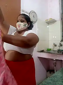 CUTE-LOVE-SWEETS online show from April 17, 2026, 4:21 pm