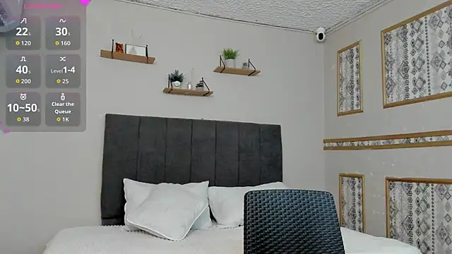 MIssZhoe online show from November 17, 2025, 11:38 am