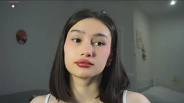 Snapshot of SoftLuna chatting on November 18, 2025, 5:12 am SoftLuna online show from November 18, 2025, 5:12 am