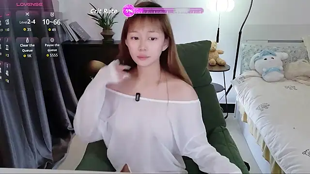 YuYu317 online show from December 15, 2025, 11:14 am