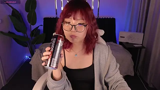 Erica Asti online show from November 27, 2025, 2:52 pm