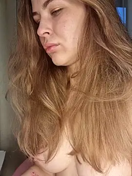 Snapshot of glossbaby chatting on November 18, 2025, 6:51 am glossbaby online show from November 18, 2025, 6:51 am