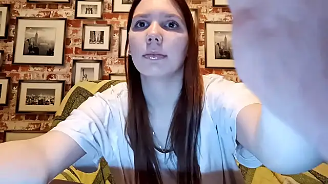 Snapshot of EvieBaggette chatting on December 3, 2025, 6:10 am EvieBaggette online show from December 3, 2025, 6:10 am