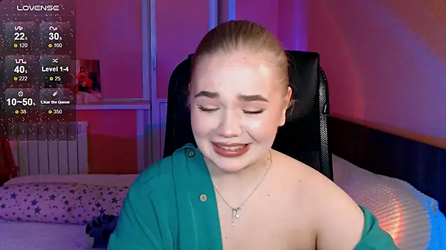 Snapshot of EmiRisse chatting on December 1, 2025, 3:39 pm EmiRisse online show from December 1, 2025, 3:39 pm