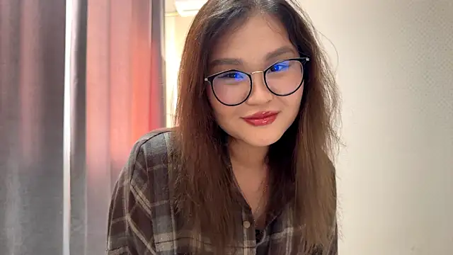 HoneyKitsu online show from November 21, 2025, 8:35 am