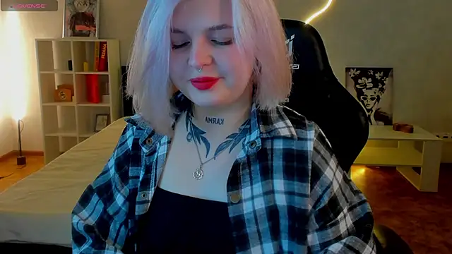 Snapshot of shadow__purrr chatting on November 22, 2025, 1:37 am shadow purrr online show from November 22, 2025, 1:37 am