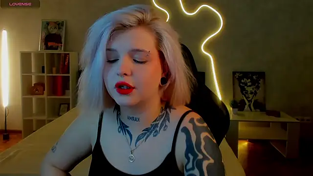 Snapshot of shadow__purrr chatting on November 24, 2025, 1:16 am shadow purrr online show from November 24, 2025, 1:16 am