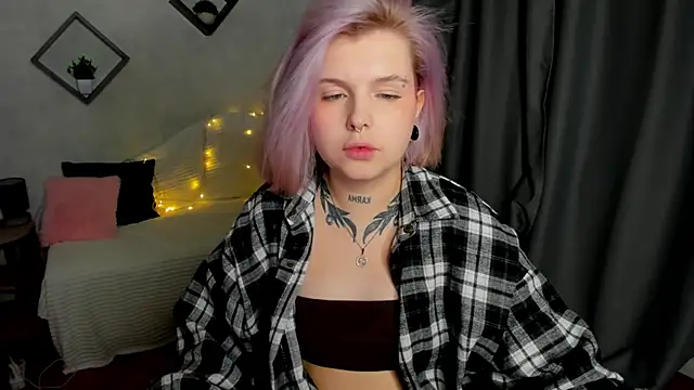 Snapshot of shadow__purrr chatting on November 28, 2025, 2:36 am shadow purrr online show from November 28, 2025, 2:36 am