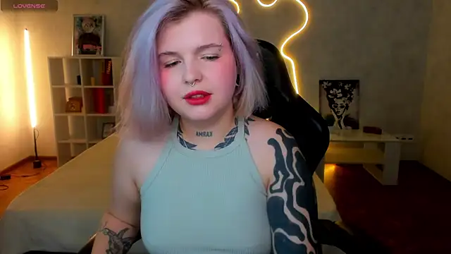 Snapshot of shadow__purrr chatting on November 29, 2025, 1:30 am shadow purrr online show from November 29, 2025, 1:30 am