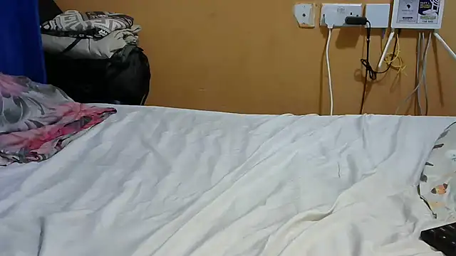 Snapshot of Beauty-Corah chatting on November 28, 2025, 5:48 pm Beauty-Corah online show from November 28, 2025, 5:48 pm