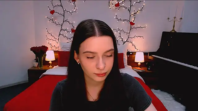 charming berry online show from November 30, 2025, 6:06 am