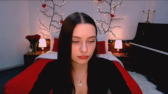 charming berry online show from December 1, 2025, 1:05 pm