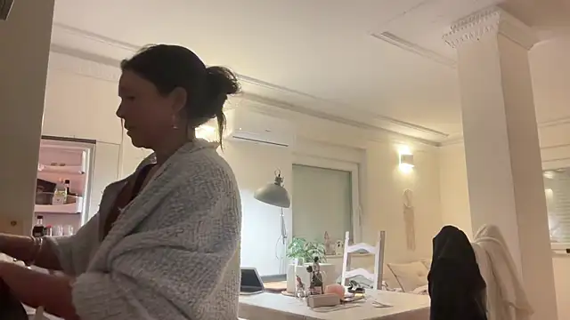 Snapshot of AnnaSophiaX chatting on December 2, 2025, 8:48 pm AnnaSophiaX online show from December 2, 2025, 8:48 pm