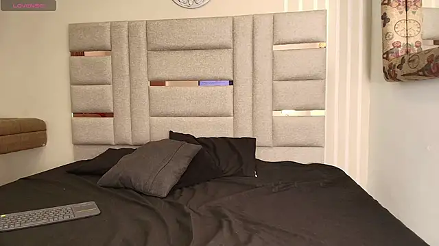 Snapshot of LittlePeach_ chatting on December 1, 2025, 3:06 pm LittlePeach online show from December 1, 2025, 3:06 pm