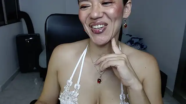 Snapshot of Annie_Cervantez chatting on July 3, 2026, 10:10 am Annie Cervantez online show from July 3, 2026, 10:10 am