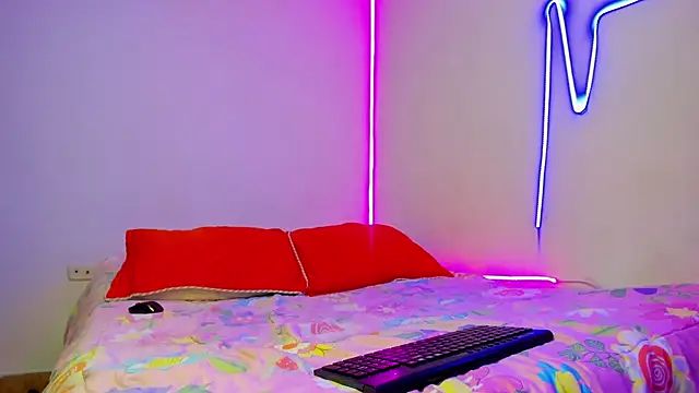 Snapshot of demonychloe chatting on May 1, 2026, 2:10 pm demonychloe online show from May 1, 2026, 2:10 pm