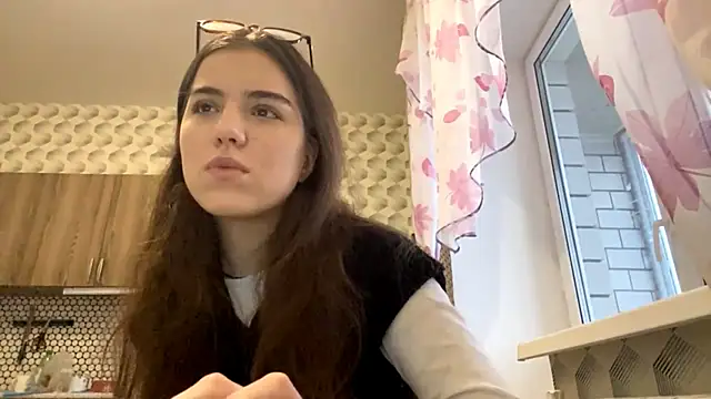 Snapshot of macanmercedes chatting on November 26, 2025, 8:48 am macanmercedes online show from November 26, 2025, 8:48 am