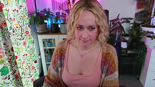 xzoeyryanx online show from February 10, 2026, 6:45 pm