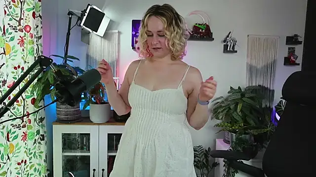 Snapshot of xzoeyryanx chatting on August 5, 2026, 4:10 pm xzoeyryanx online show from August 5, 2026, 4:10 pm