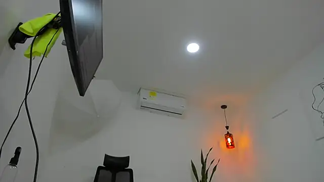 Snapshot of Soffiegrey chatting on November 25, 2025, 1:05 am Soffiegrey online show from November 25, 2025, 1:05 am