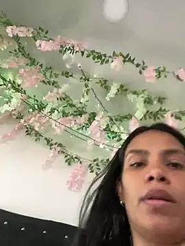 Snapshot of ArielleMillerr- chatting on July 27, 2026, 5:20 pm ArielleMillerr- online show from July 27, 2026, 5:20 pm