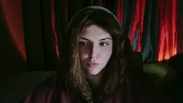 DaraSecret online show from November 23, 2025, 4:18 pm