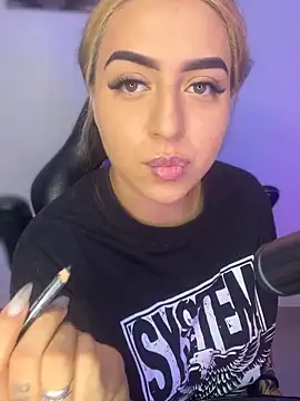 VeloraVyxen  online show from November 18, 2025, 2:50 am