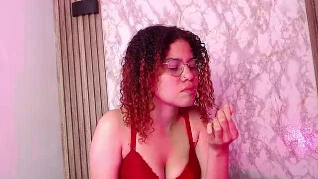 Annie Chers online show from November 18, 2025, 4:17 am