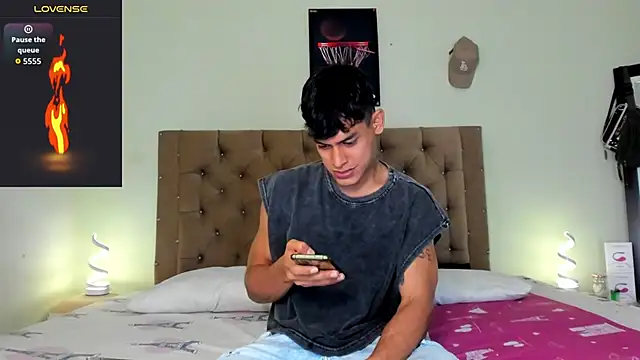 Snapshot of blorelopez chatting on February 17, 2026, 12:51 am blorelopez online show from February 17, 2026, 12:51 am