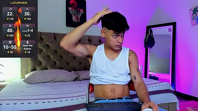 Snapshot of blorelopez chatting on February 25, 2026, 1:32 pm blorelopez online show from February 25, 2026, 1:32 pm