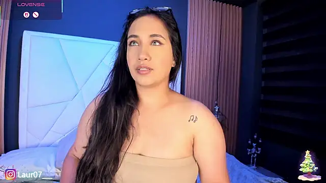 Lauroberts7 online show from December 16, 2025, 3:44 am