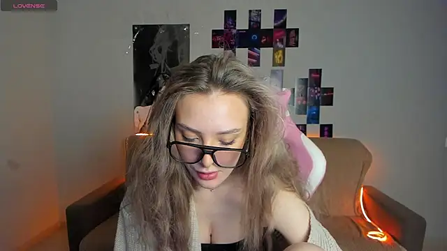 Snapshot of Suzie_Q69 chatting on November 22, 2025, 8:02 am Suzie Q69 online show from November 22, 2025, 8:02 am