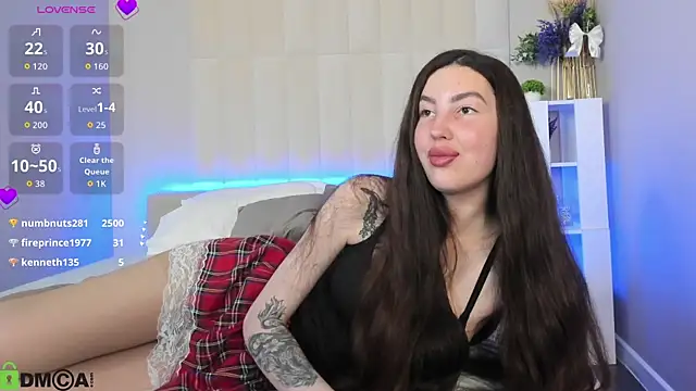 LiraRevery online show from April 17, 2026, 11:08 pm