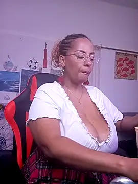 LaReineCleo online show from March 27, 2026, 10:37 am