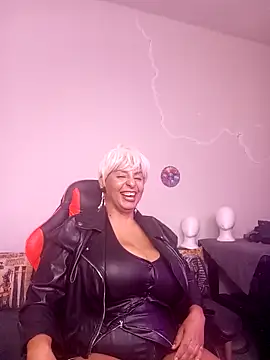 LaReineCleo online show from April 20, 2026, 10:18 am