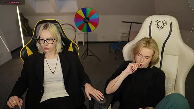 Kara cat online show from December 4, 2025, 11:19 am