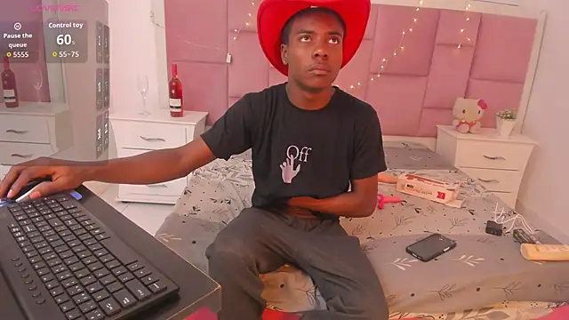 NoahJhonson69 online show from November 27, 2025, 6:32 pm