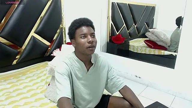 NoahJhonson69 online show from April 19, 2026, 11:31 am