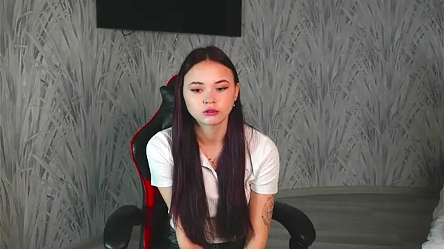 CarleeHake online show from November 19, 2025, 2:55 am