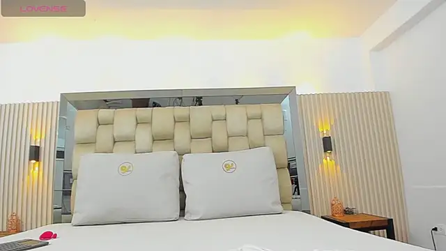 nicolee jonnes online show from November 21, 2025, 4:00 am