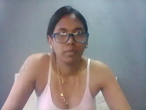 TiaBlaze online show from December 3, 2025, 9:40 am