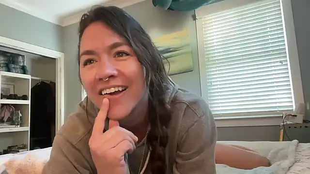 Snapshot of bendlikebecks chatting on April 20, 2026, 1:25 pm bendlikebecks online show from April 20, 2026, 1:25 pm